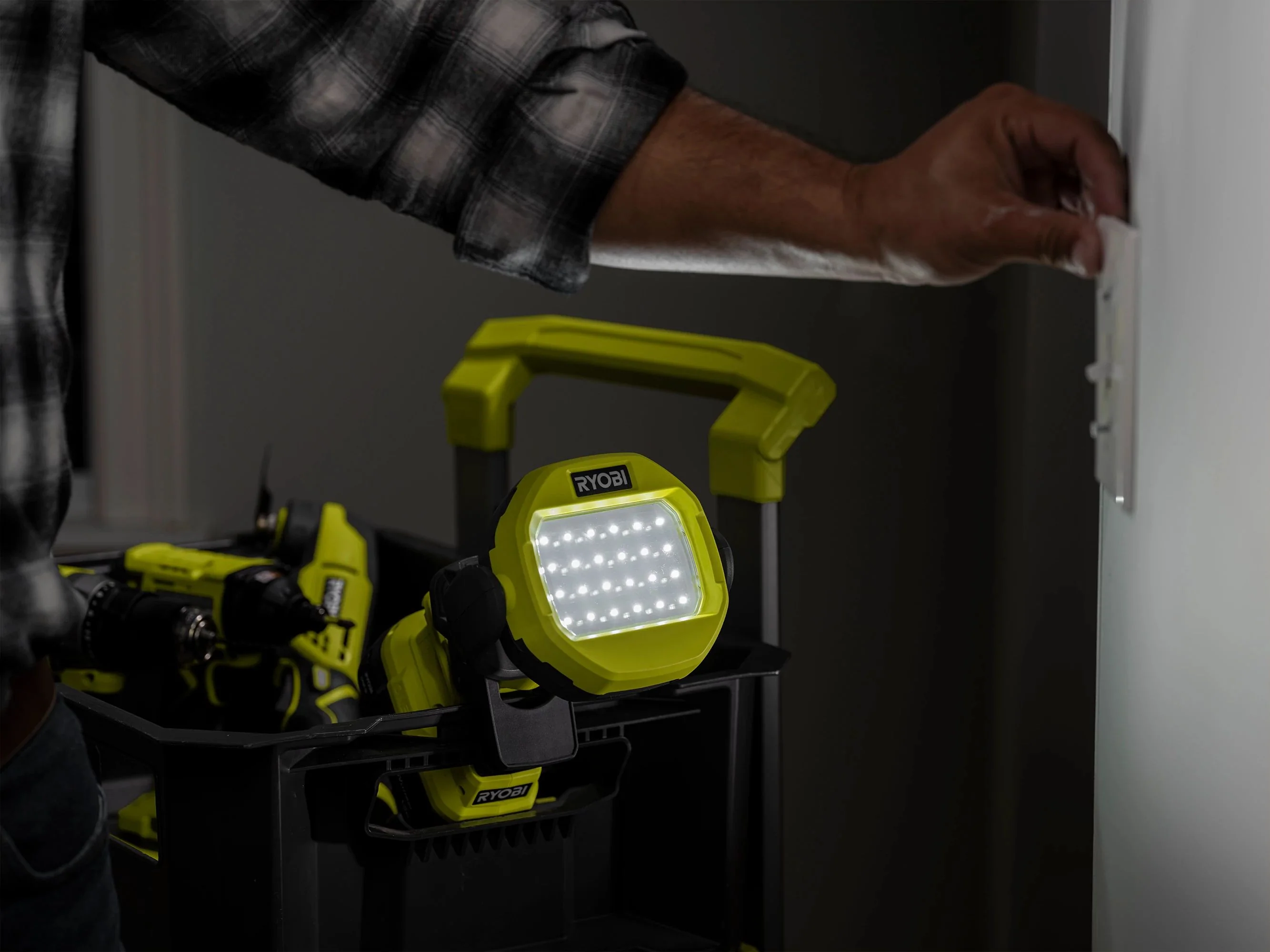 18V ONE+ LED CLAMP LIGHT - Image 8