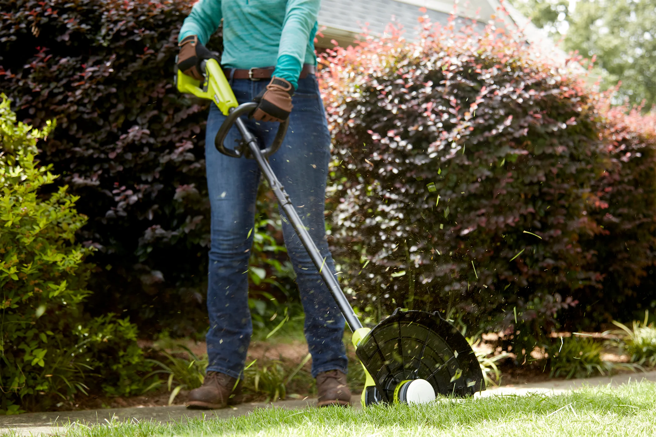 18V ONE+ 13" STRING TRIMMER/EDGER KIT WITH (2) FREE 18V ONE+ 4" CLAMP FANS - Image 5